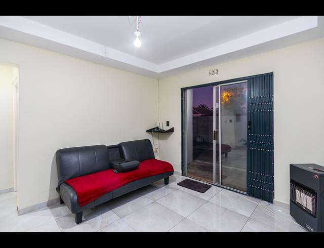 2 BEDROOM APARTMENT SOLD IN BLOUBERG SANDS